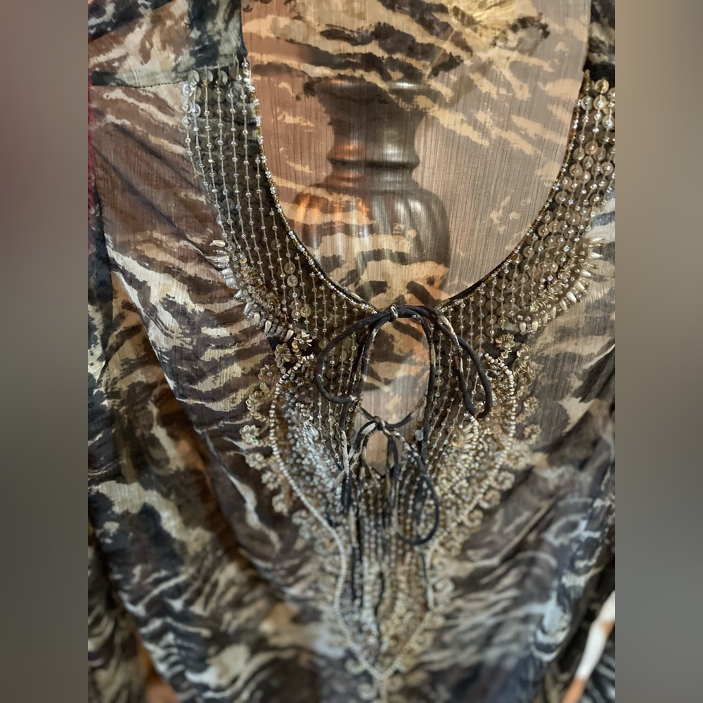 CACHE’ Women’s Sheer Jeweled Top Animal Print Blouse in Excellent condition SZ:L - Picture 8 of 15